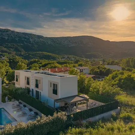 Sunrise Villa *