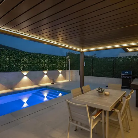 Sunrise Villa *